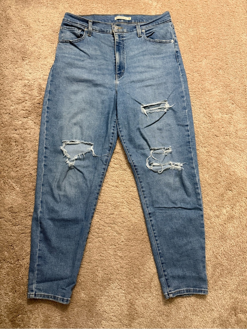 Levi’s - High Waisted Mom Jeans - 32